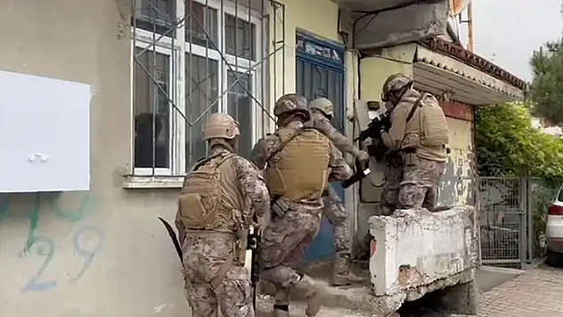 'Mahzen-42' ve 'Mahzen-43' operasyonlarında 60 şüpheli yakalandı
