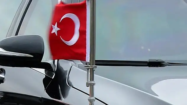 Makedonya'da makam aracındaki Türkiye bayrağına saldırı