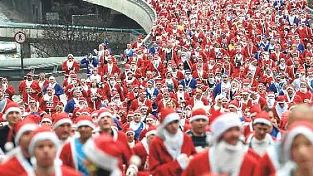 Makedonya'da Noel Baba koşusu düzenlendi