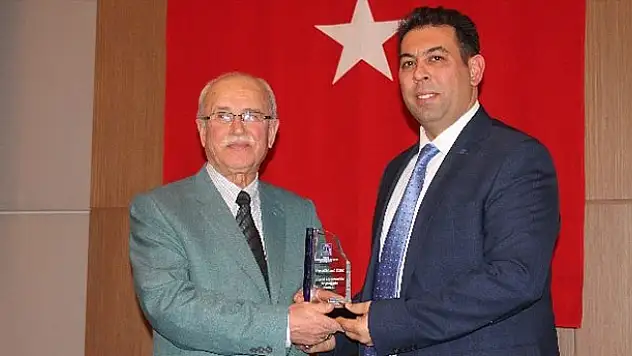 Makina Mühendisleri Odasından Meslek Duayenlerine Plaket