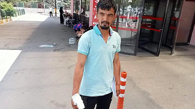 Makineye parmağını kaptıran acemi kasap hastanelik oldu

