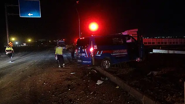 Malatya'da askeri araç otomobille çarpıştı: 5'i asker 7 yaralı
