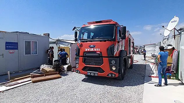 Malatya'da depremzelerin yaşadığı 2 konteyner yandı
