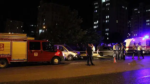 Malatya'da hafif ticari araç ile otomobil çarpıştı: 1 ölü, 2 yaralı
