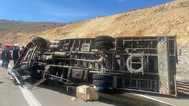 Malatya'da kamyon devrildi 1 ölü, 1 yaralı
