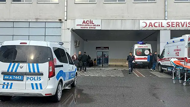 Malatya'da midibüs ile otomobil çarpıştı 1 ölü, 1 yaralı
