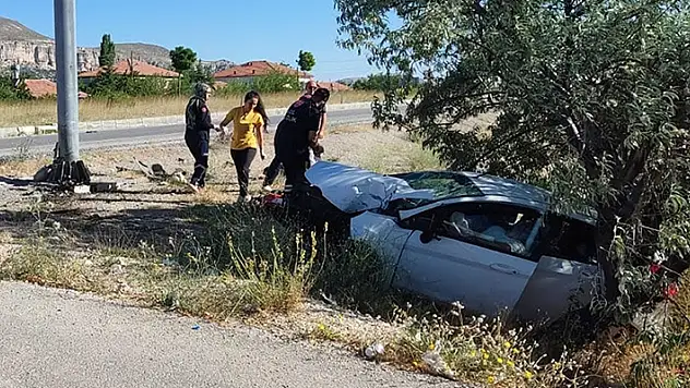 Malatya'da tabelaya çarpan otomobil şarampole düştü, 3 kişi öldü, 2 kişi yaralandı
