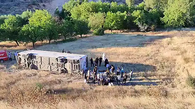 Malatya'da yolcu otobüsü şarampole yuvarlandı: 3'ü ağır 22 yaralı 