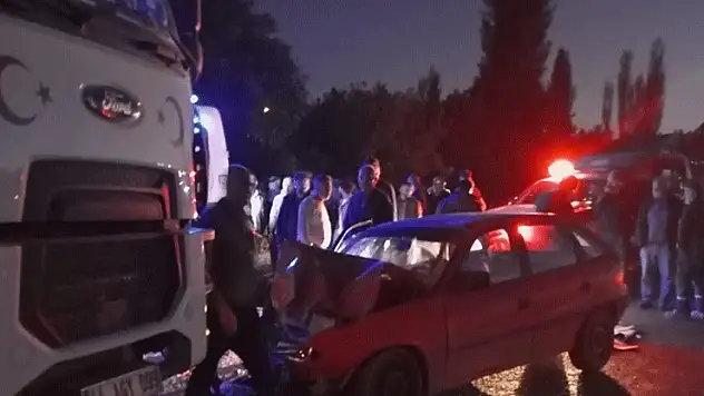 Malatya hafriyat kamyonu ile otomobil çarpıştı: 1 ölü 1 yaralı