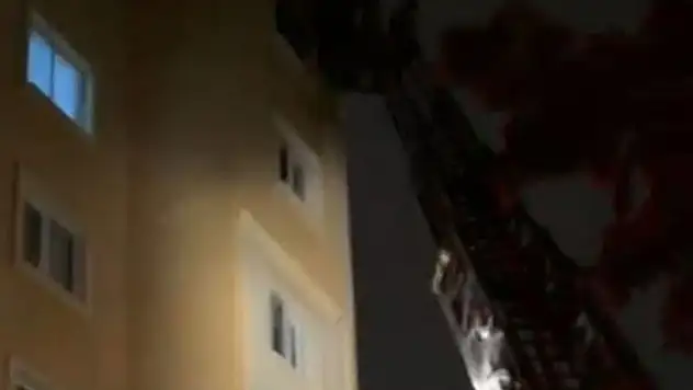 Malatya'da apartman yangını: Hamile kadın ve eşi hastaneye kaldırıldı