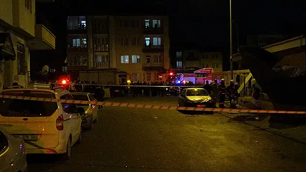 Malatya'da bomba gibi patlayan konteyner halkı sokağa döktü
