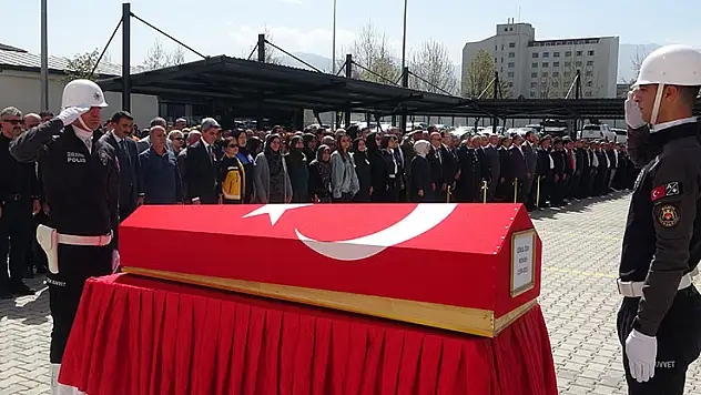 Malatya'da kalp krizi geçiren komiserin naaşı törenle memleketine uğurlandı