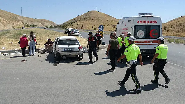 Malatya'da otomobiller çarpıştı: 1 ölü, 4 yaralı
