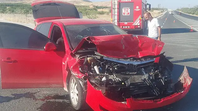 Malatya'da tır ile otomobil çarpıştı: 4 yaralı