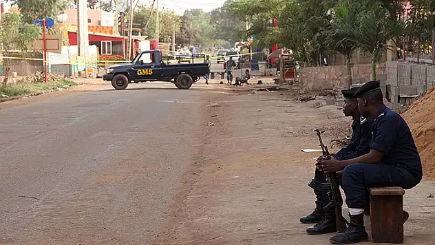 Mali'de düzenlenen 2 terör saldırısında 64 kişi öldü
Mali'de düzenlenen 2 terör saldırısında 64 kişi öldü
