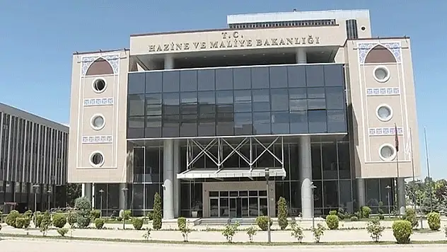 Maliye usulsüz kullanılan 'T' plakalı Ferrarilerin peşine düştü
