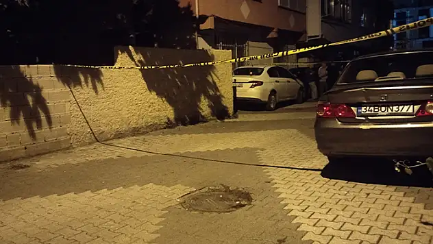 Maltepe'de 19 yaşındaki genç silahla intihar etti
