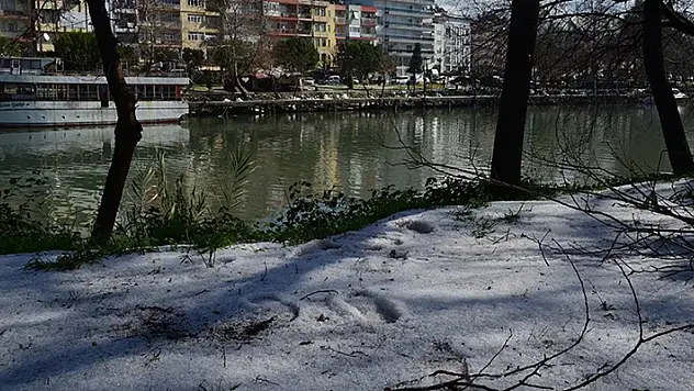 Manavgat'ta dolu etkili oldu
