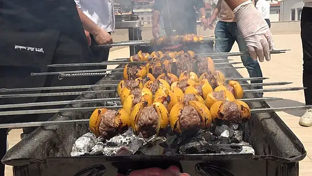 Mangallar yakıldı, muşmulanın da kebabı yapıldı