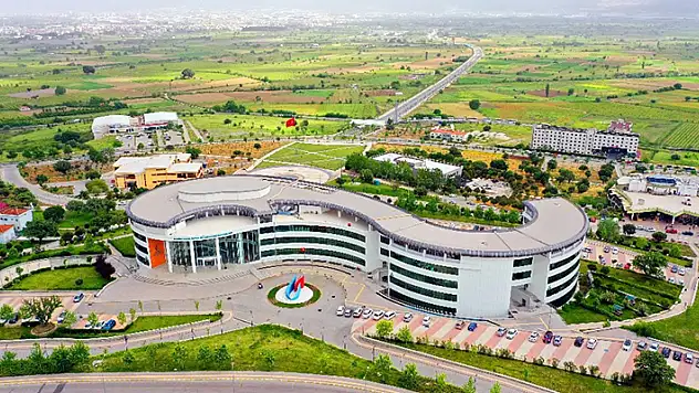 Manisa Celal Bayar Üniversitesi 67 öğretim üyesi alacak
