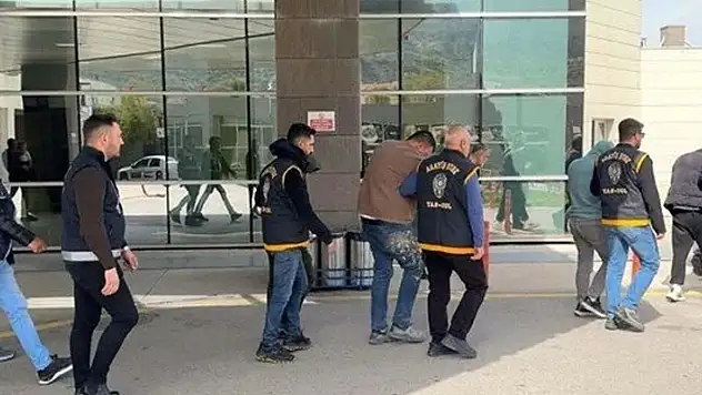 Manisa'da sahte avukat operasyonu: 5 kişi tutuklandı
