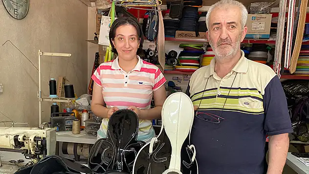 Manisa'da saraciye ustası el emeği eyerleriyle dünyaya açıldı