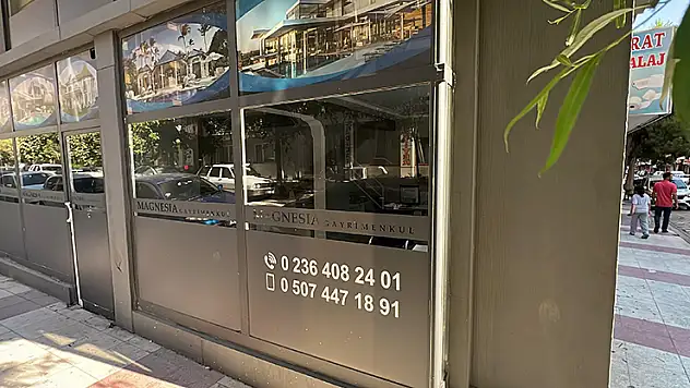 Manisa'da emlak ofisinde silahlı kavga: 1 ölü, 3 yaralı