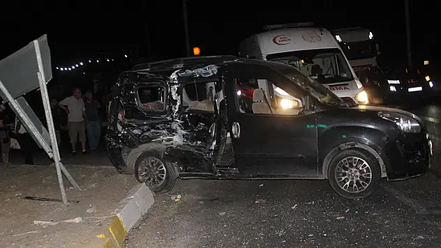 Manisa'da feci kaza: 1 ölü, 8 yaralı