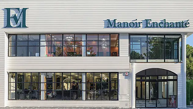 Manoir Echnante Coiffeur, Meram'da hizmete başladı