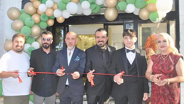 Manoir Enchante Coiffeur Meram'da hizmete açıldı