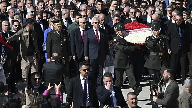 Mansur Yavaş ve Ankara'nın yeni belediye başkanları Anıtkabir'de
