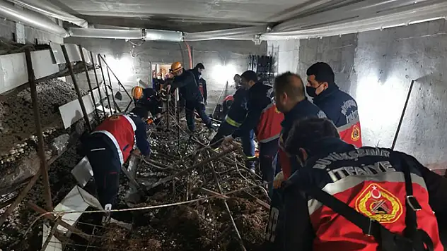 Mantar fabrikasında göçük: 6 yaralı
