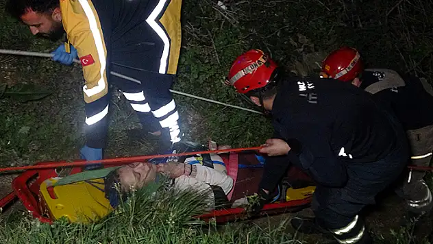 Manzara seyrederken istinat duvarından düşen kadın yaralandı
