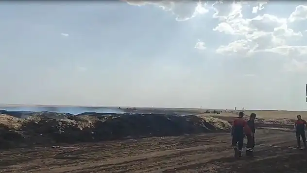 Mardin'de 70 ton saman balyası yandı
