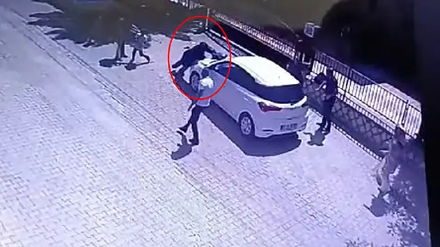 Mardin'de gelin dehşeti! Önünü kestiği kayınvalidesini darbedip, otomobiliyle ezmeye çalıştı o anlar kamerada