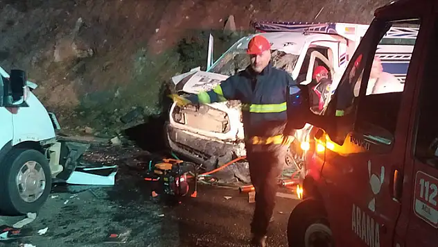 Mardin'de iki kamyonet kafa kafaya çarpıştı: 1 ölü, 3 yaralı 