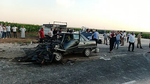 Mardin'de otomobiller kafa kafaya çarpıştı 5'i çocuk 9 yaralı
