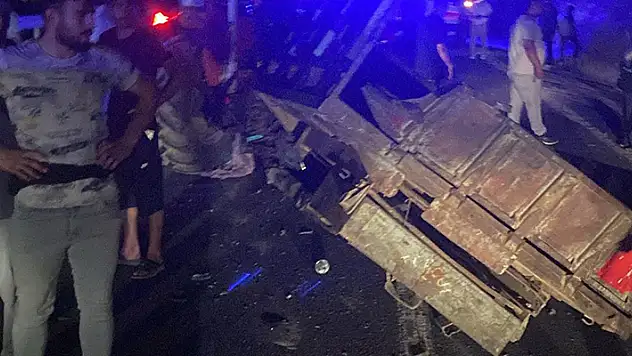 Mardin'de traktöre arkadan çarpan otomobildeki 1' bebek 2 kişi öldü, 3 kişi yaralandı
