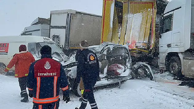 Mardin'de zincirleme kaza: 3 ölü, 10 yaralı