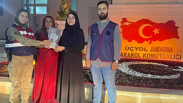 Mardin'de bohçacı kılığına giren hırsızlar suçüstü yakalandı
