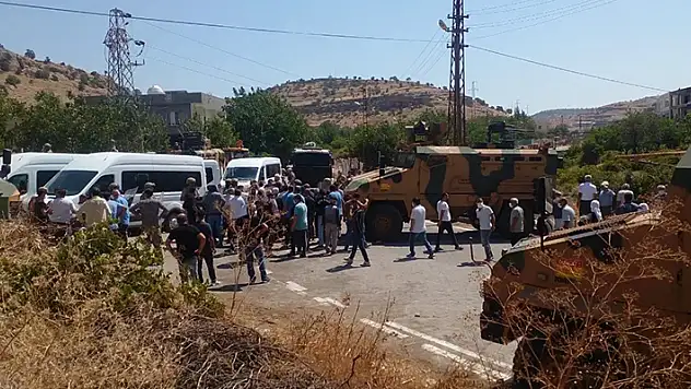 Mardin'de kırsal mahallede 'elektrik sayacı' gerginliği

