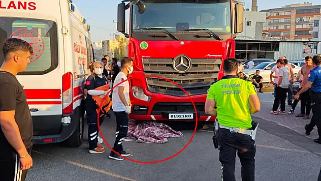 Mardin'de yolun karşısına geçmek isterken tırın çarptığı kadın, öldü
