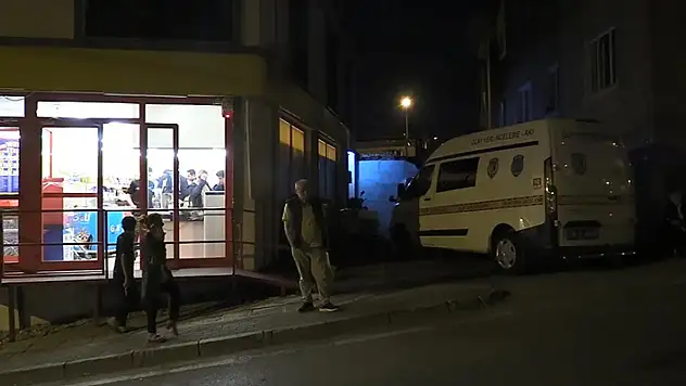 Market çıkışı bıçaklı saldırıya uğrayan kişi hayatını kaybetti
