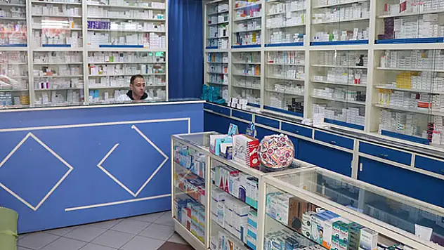 Marketlerden sonra eczanelerde de poşetler parayla satılmaya başlandı