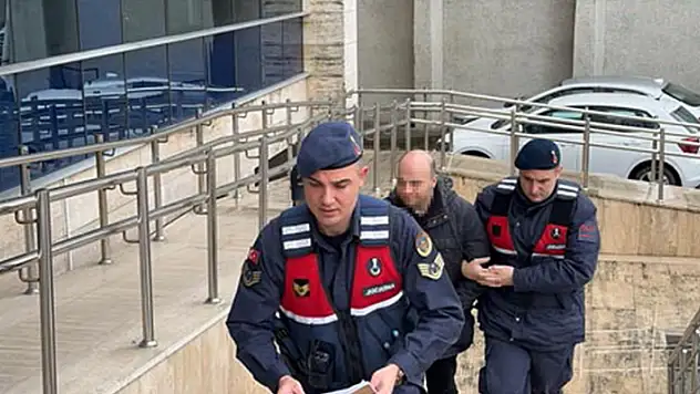 Marketteki tartışmayı ayırmaya çalışan polislere 'Hepinizi Hakkari'ye sürdürürüm' diyerek direndi, gözaltına alındı