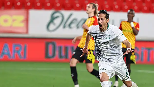 Marko Jevtovic imzayı atıyor
