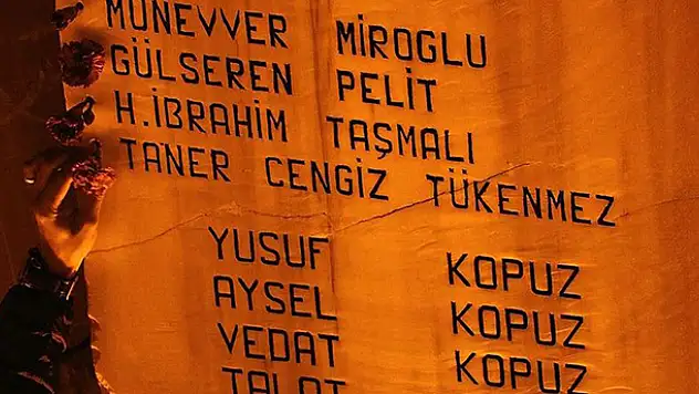 Marmara depreminde yaşamını yitirenler törenle anıldı