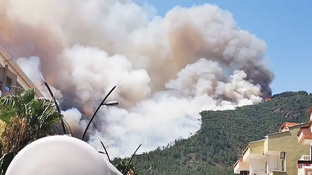 Marmaris'te orman yangını! Havadan ve karadan müdahale ediliyor
