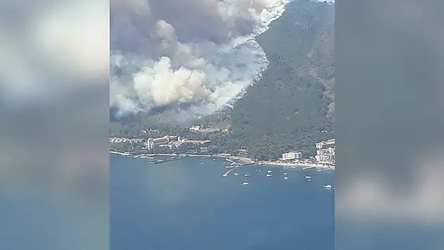 Marmaris'te oteller ve yerleşim yerlerine yakın ormanlık alanda çıkan yangın kontrol altına alındı
