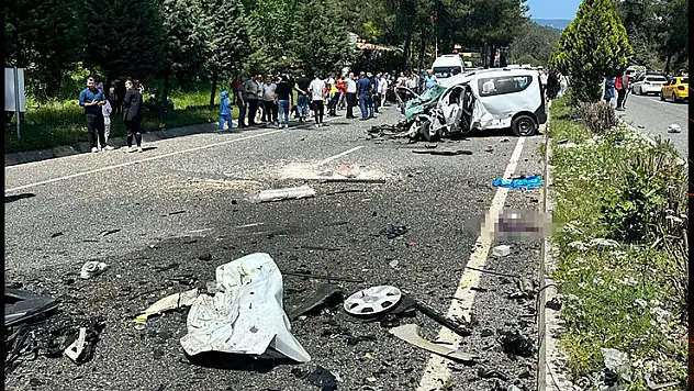 Marmaris'te kara yolu savaş alanına döndü: 1 ölü, 4 yaralı
